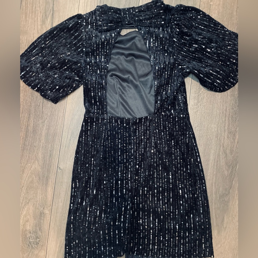 Entro NWT sequin/velvet black cocktail dress with bow accent size S
